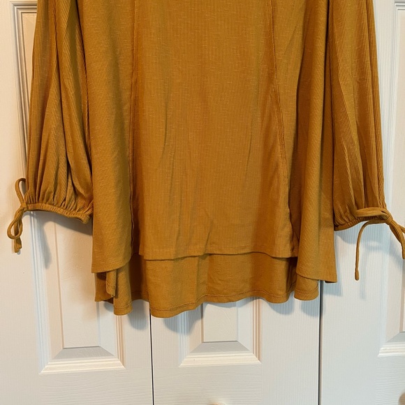 Wonderly Blouse - Picture 3 of 4